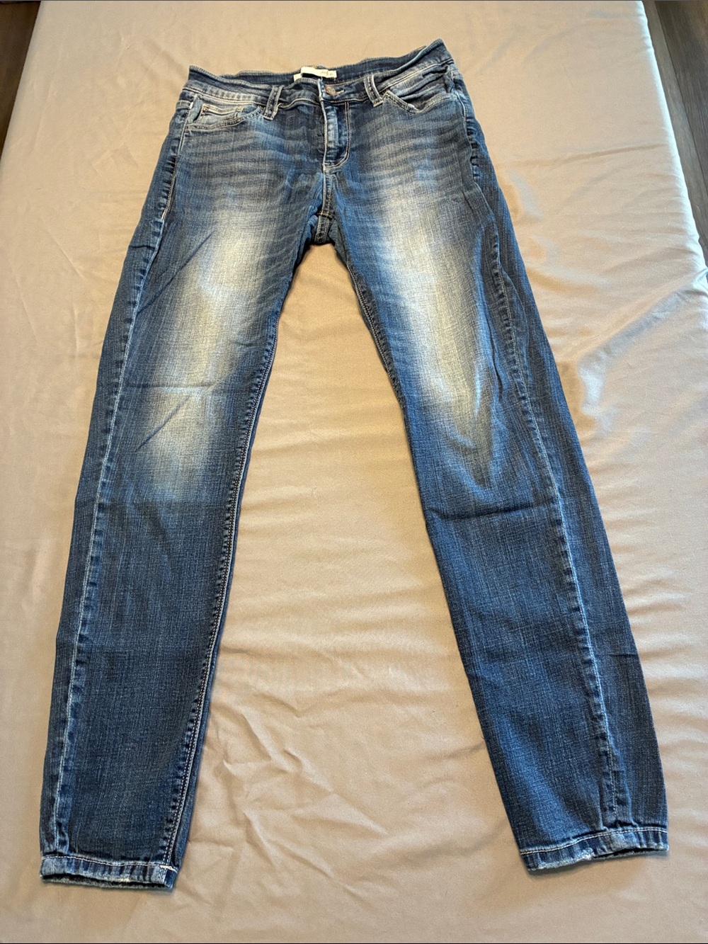 Daytrip Skinny Jeans in Faded Blue Wash